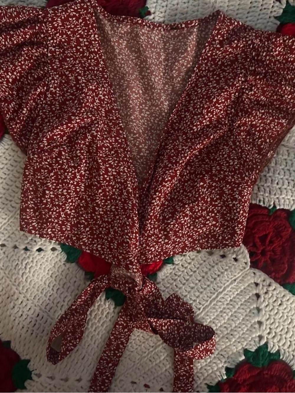 SHEIN Red Floral Tie-Front Crop Top